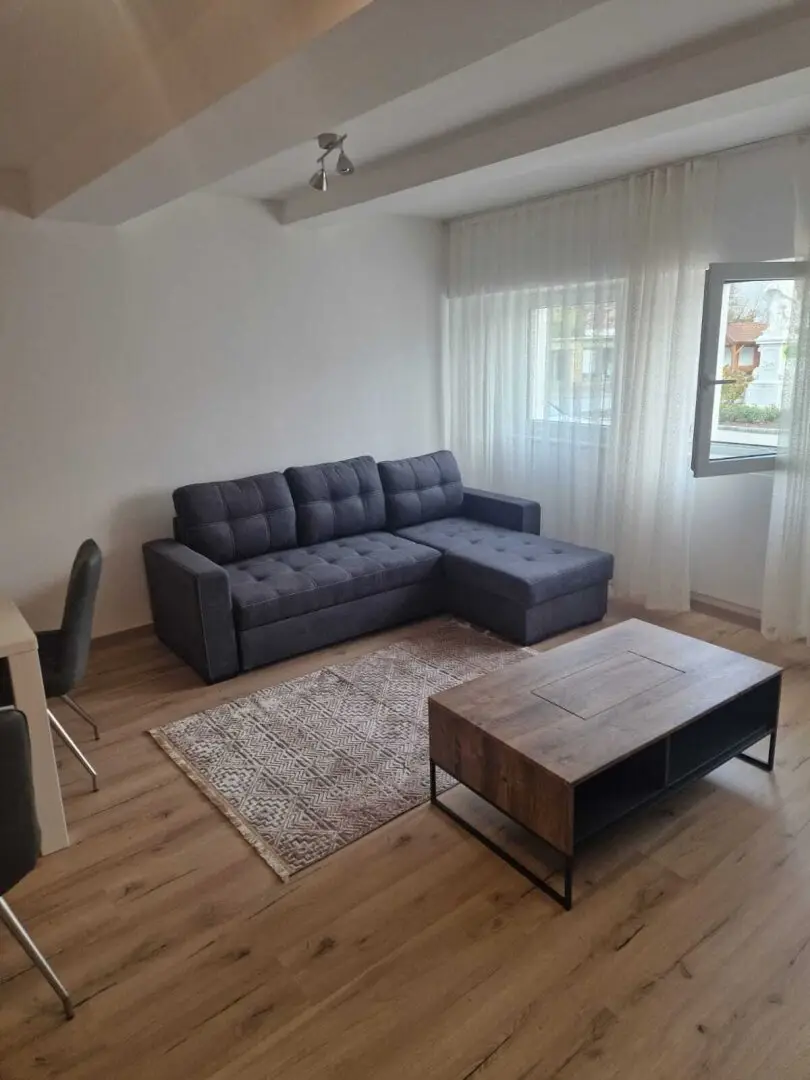 Spacious 2-room apartment with parking space – € 750 incl. operating costs and heating