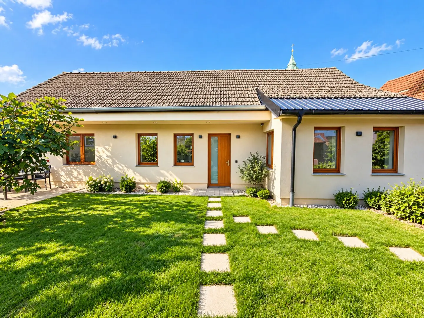 EIN HAUS WAR GESTERN – HIER BEKOMMEN SIE ZWEI | ca. 232 m² NFL | 8 Zimmer | Garten &amp; Terrasse