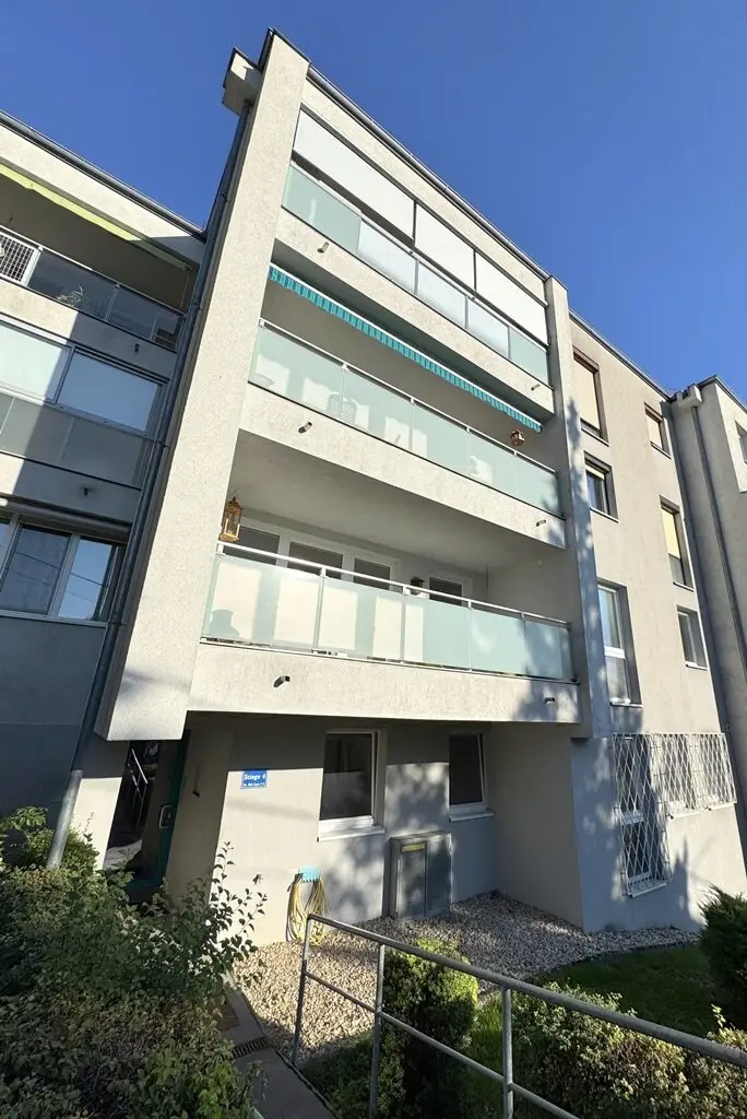 Großzügiges, renovierungswürdiges 4-Zimmer Eigentums-Juwel im Zentrum mit Aussichts-Loggia