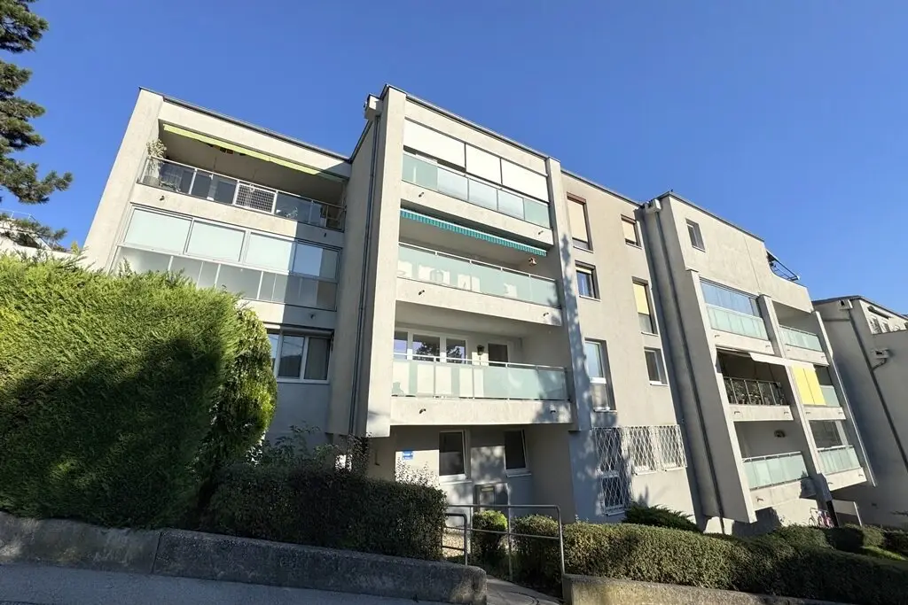 Großzügiges, renovierungswürdiges 4-Zimmer Eigentums-Juwel im Zentrum mit Aussichts-Loggia