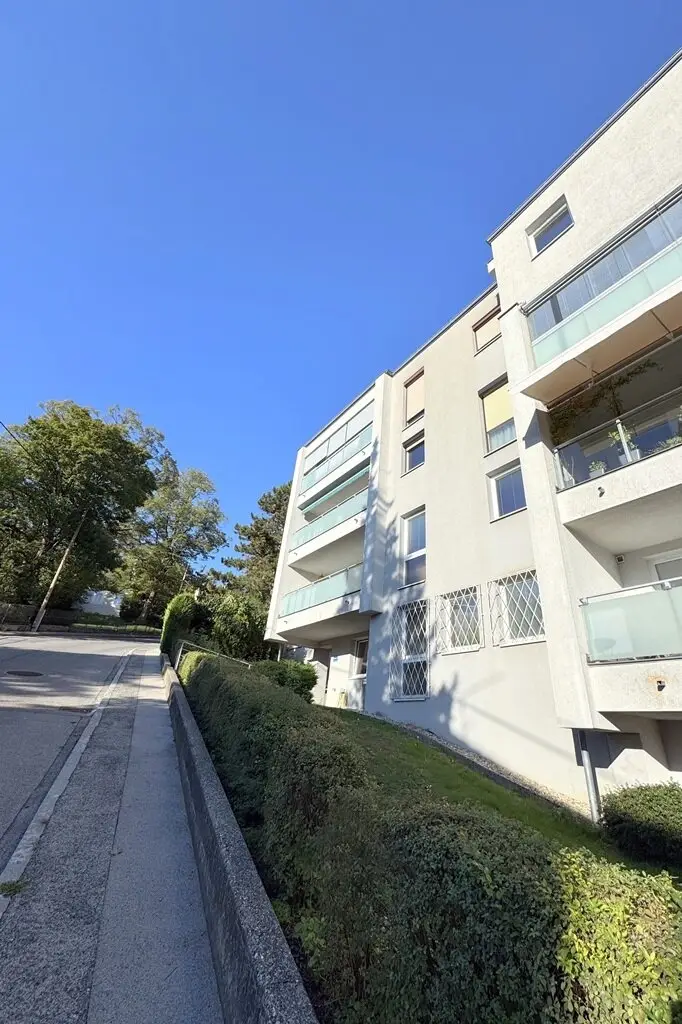 Großzügiges, renovierungswürdiges 4-Zimmer Eigentums-Juwel im Zentrum mit Aussichts-Loggia