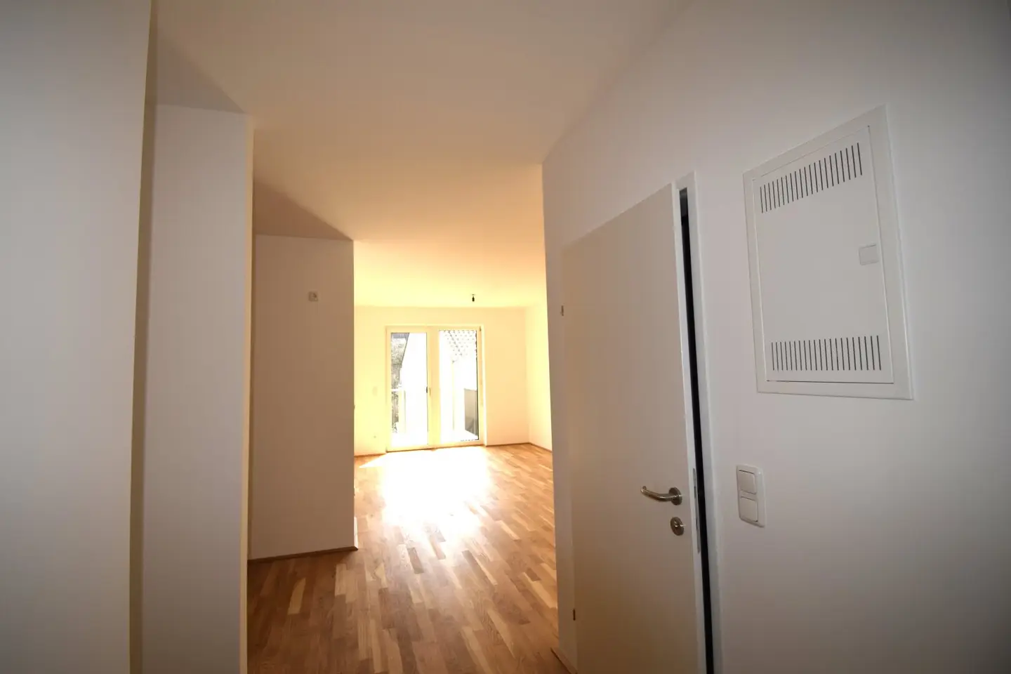 Inner-city Living - 3 Rooms with Balcony
