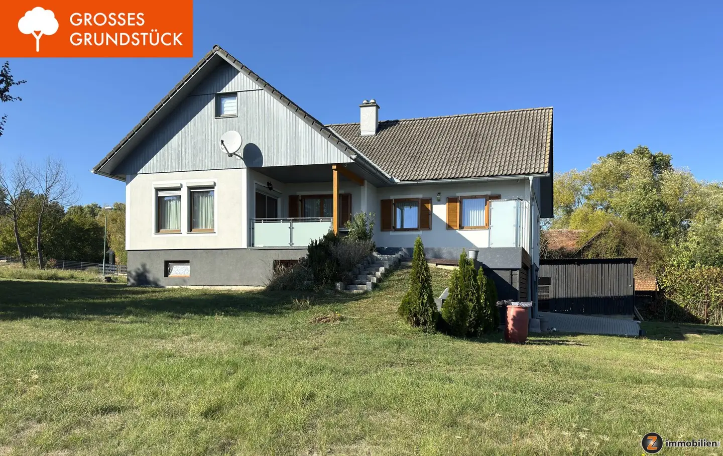 Unterkellertes Einfamilienhaus mit Doppelgarage auf großem Grund (ca. 1 ha)