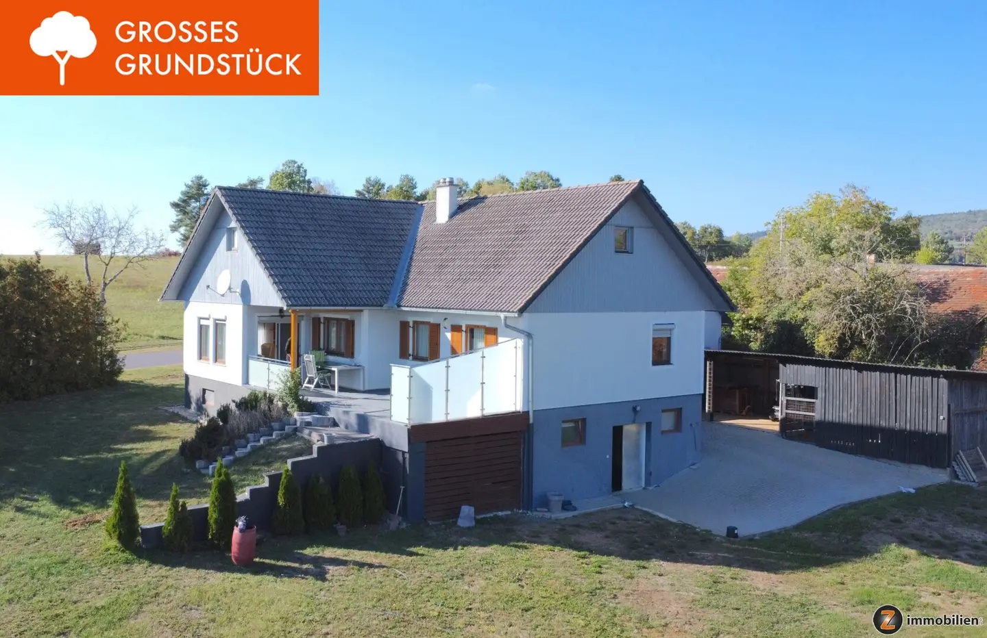 Unterkellertes Einfamilienhaus mit Doppelgarage auf großem Grund (ca. 1 ha)