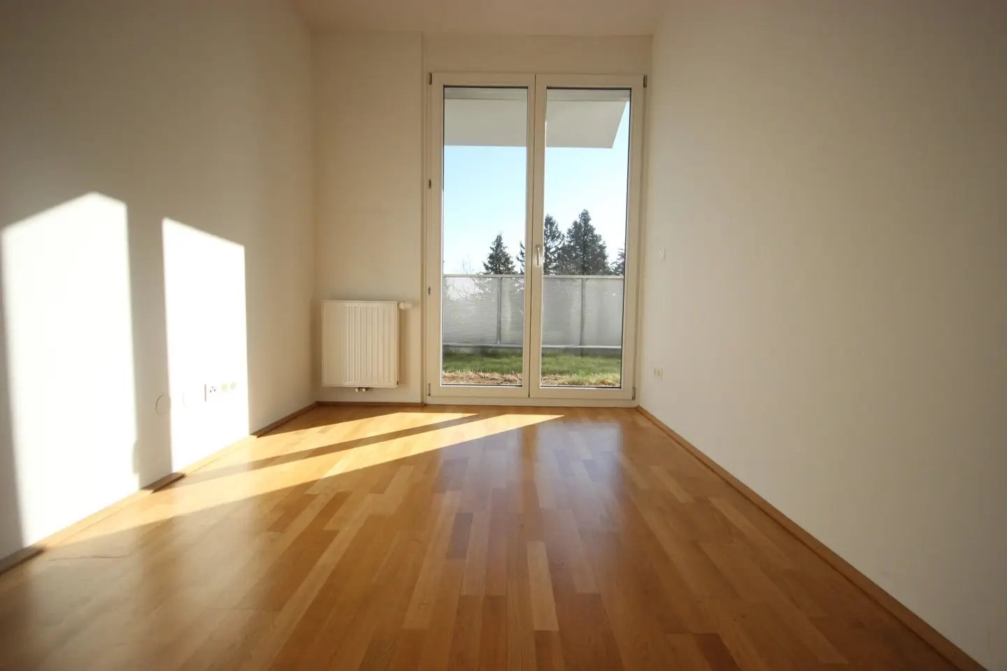 GARTENWOHNUNG + BESTE LAGE + TERRASSE + TOPZUSTAND!