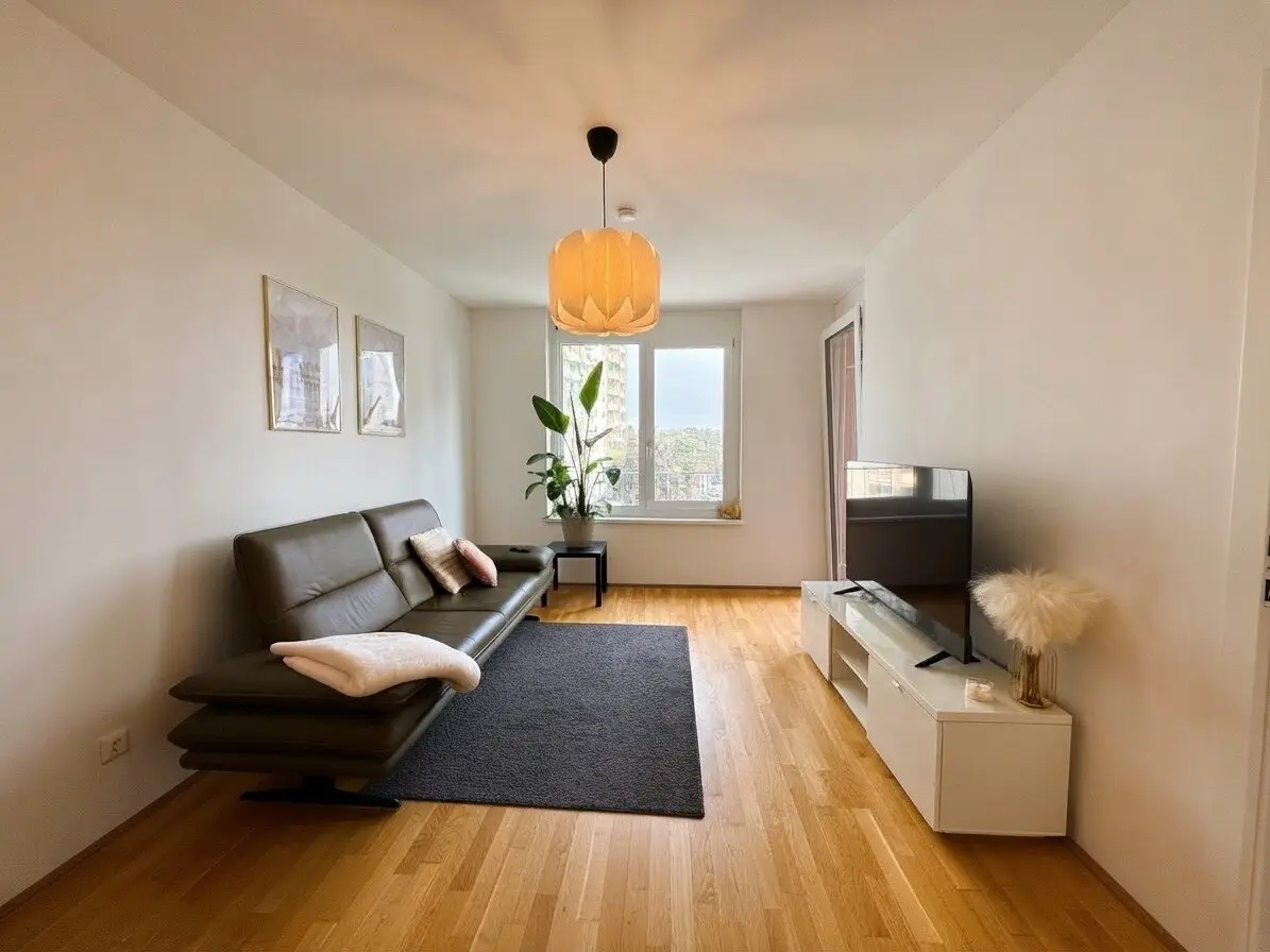 Ab 1.11.: Helle 2-Zimmer-Wohnung mit Loggia &amp; toller Aufteilung