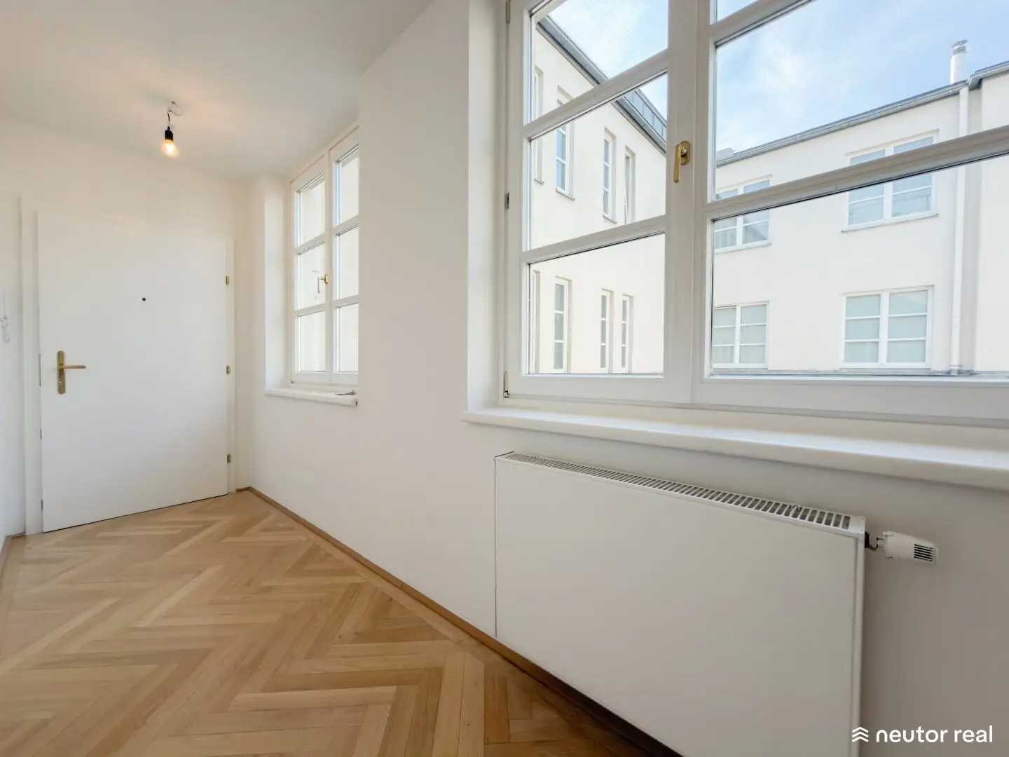 Stunning 2-room city apartment with air conditioning in historic palais - sought-after location in the heart of Vienna city center - U1/U4/U2