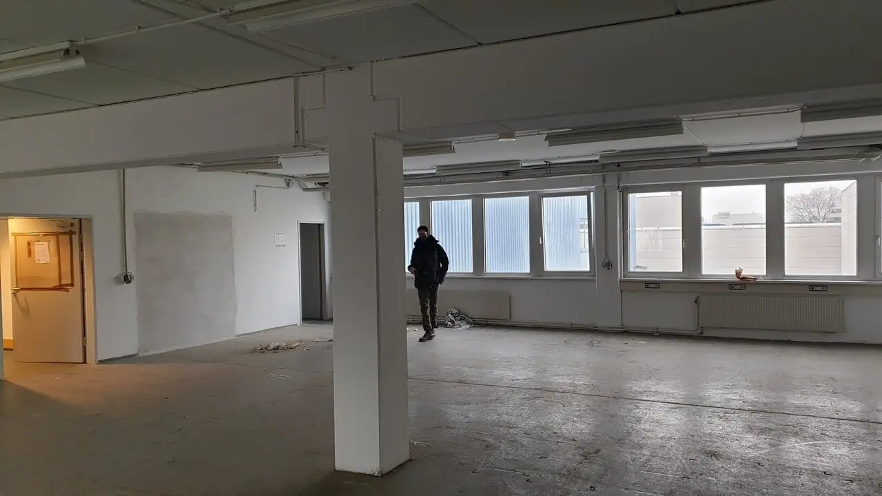 Storage space partly also usable as office on the upper floor freight elevator delivery zone