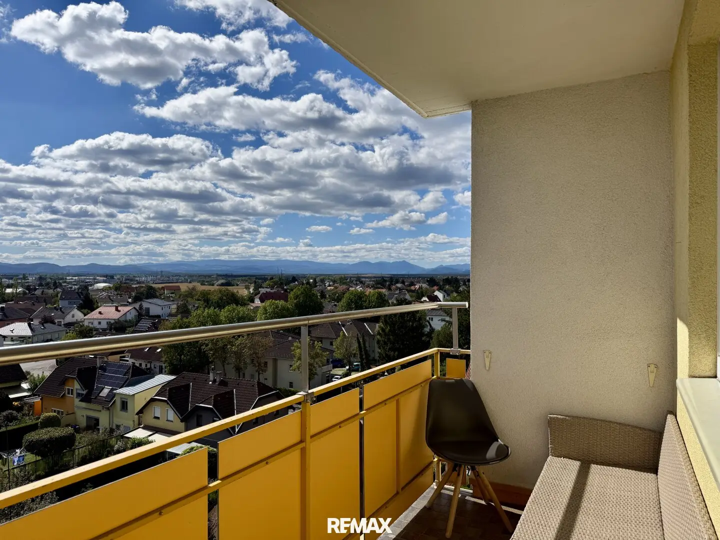Stadtwohnung – 2 Zimmer Wohnung (ca. 62m² Wfl.) mit Lift und Balkon in Bahnhofs und Stadtparknähe!