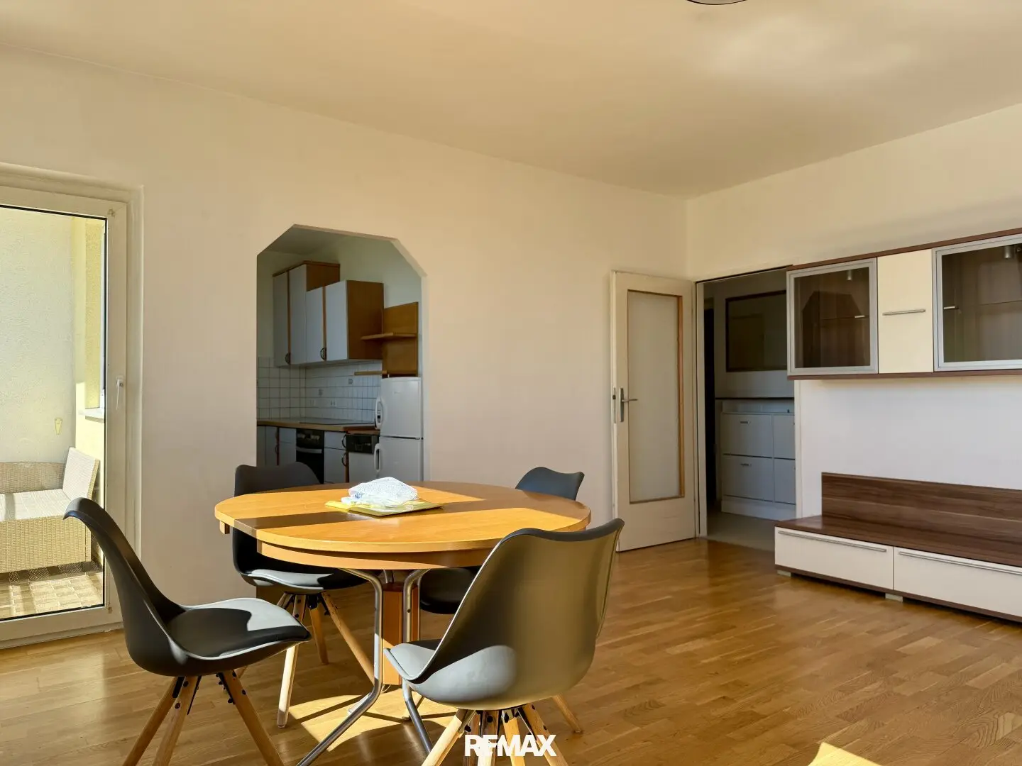Stadtwohnung – 2 Zimmer Wohnung (ca. 62m² Wfl.) mit Lift und Balkon in Bahnhofs und Stadtparknähe!
