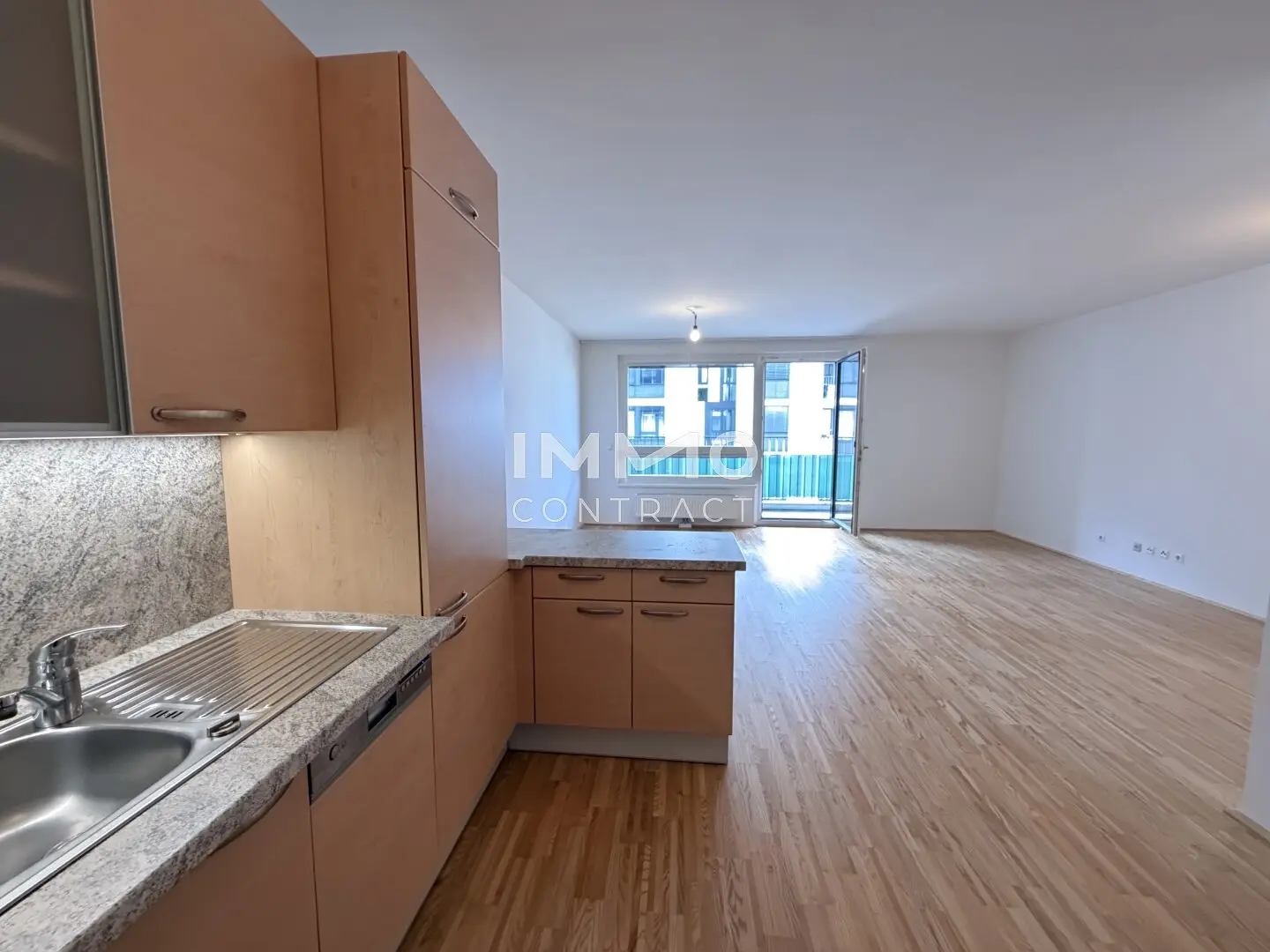 Living like in a hotel – quiet 2-room apartment with balcony, fitness and wellness