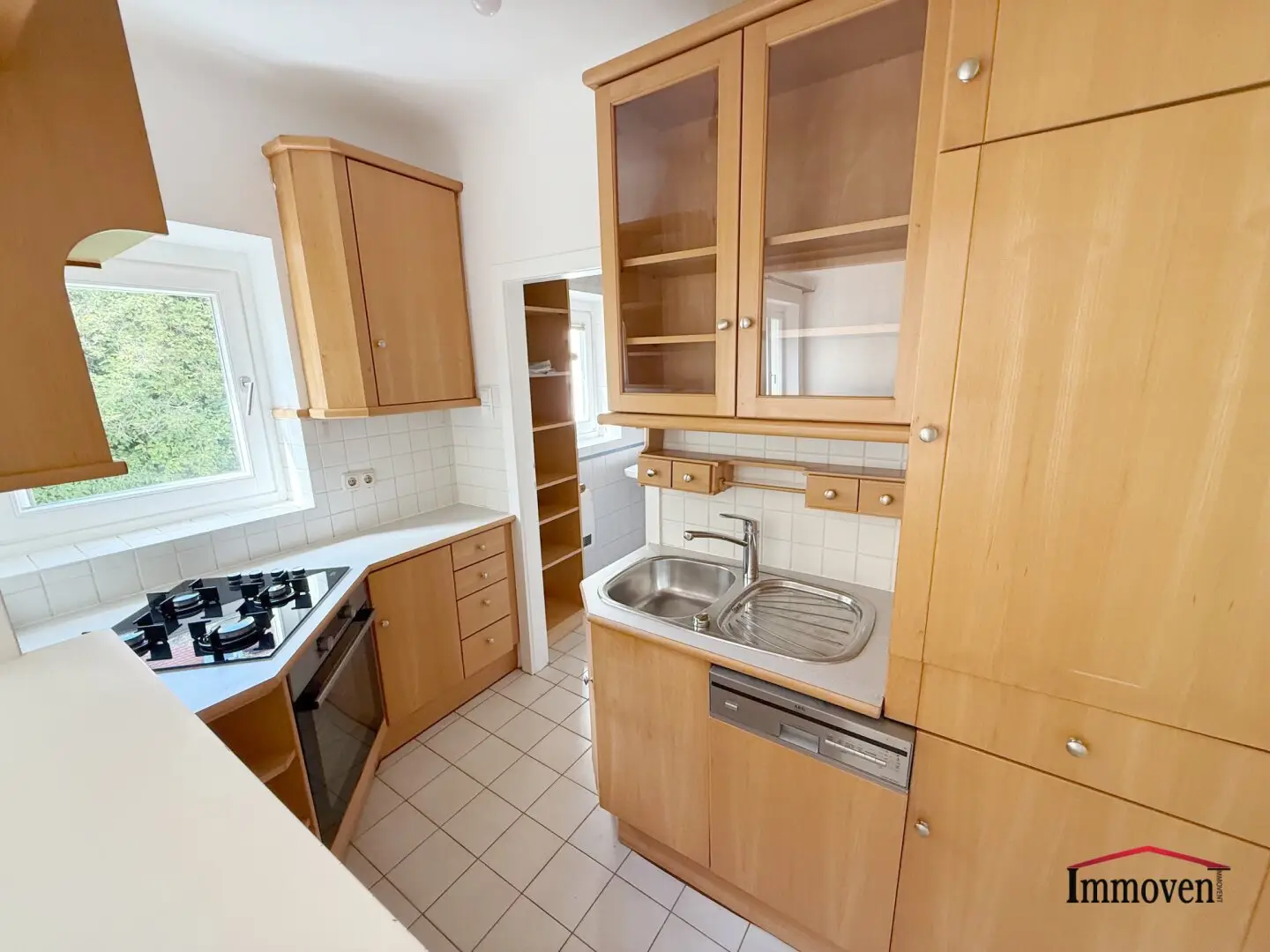 Living in Grinzing - nice 1-room apartment with view of greenery - inquiries only by email possible!