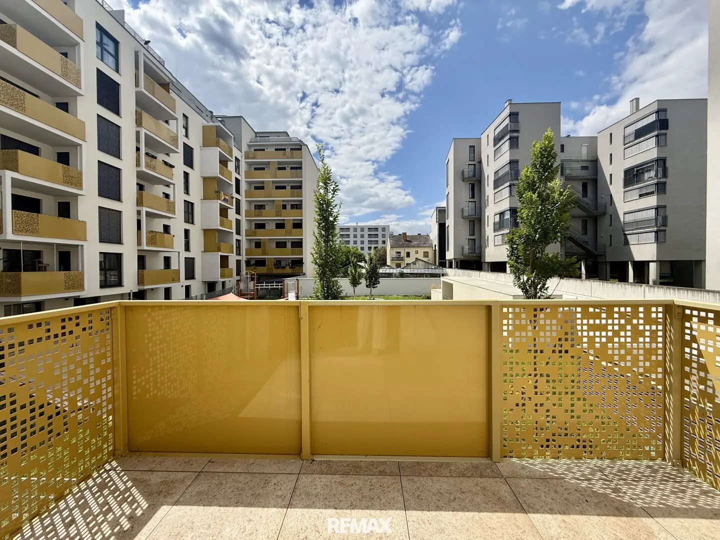 Living and Working at the Highest Level – Bright 3.5-Room Unit with Terrace and Balcony
