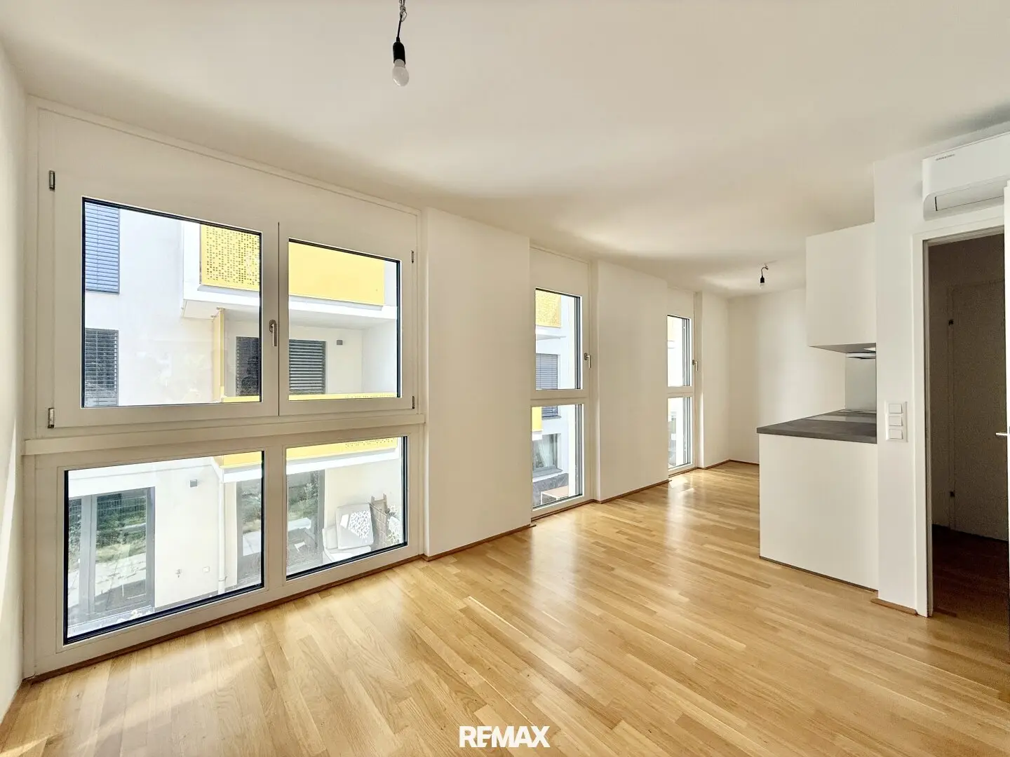 Living and Working at the Highest Level – Bright 3.5-Room Unit with Terrace and Balcony