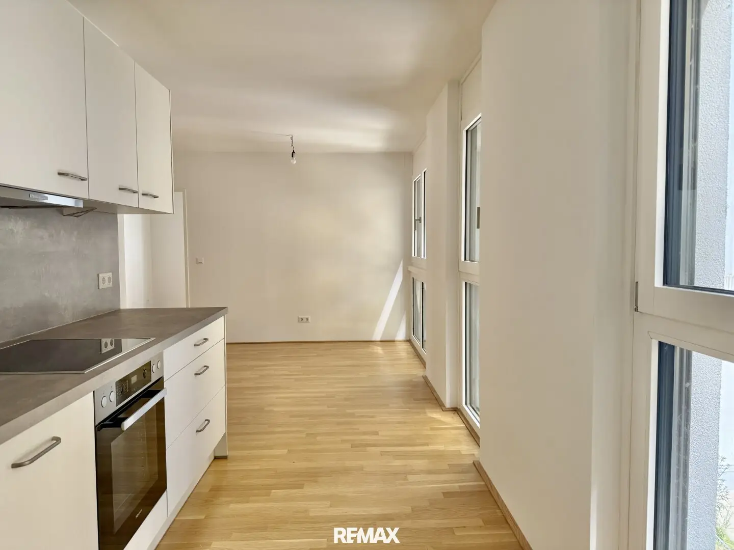 Living and Working at the Highest Level – Bright 3.5-Room Unit with Terrace and Balcony