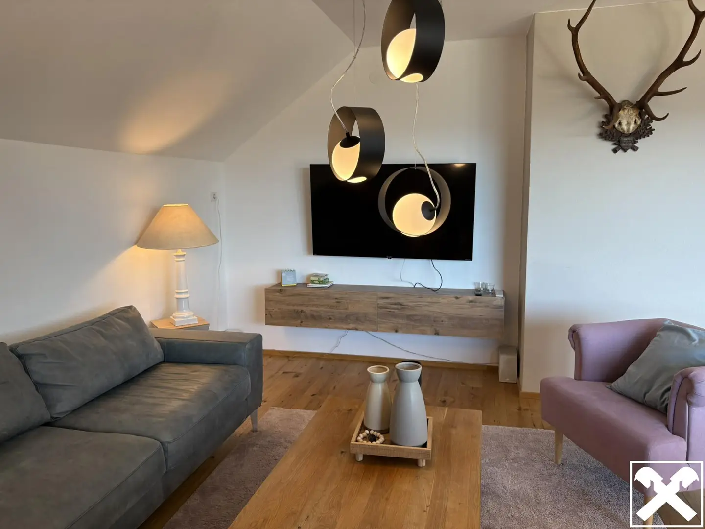 Lichtdurchflutete Wohnung mit Balkon und Bergblick