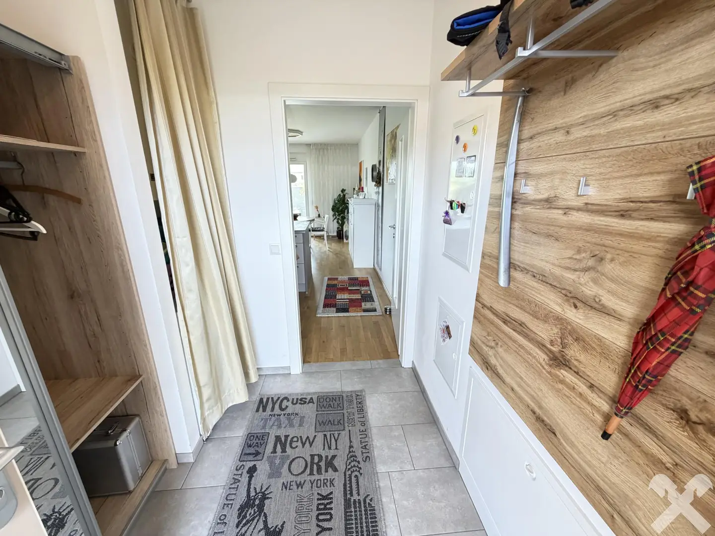 Helle Erdgeschosswohnung mit Garten und Carport