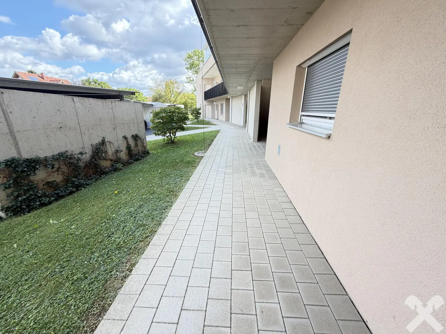Helle Erdgeschosswohnung mit Garten und Carport