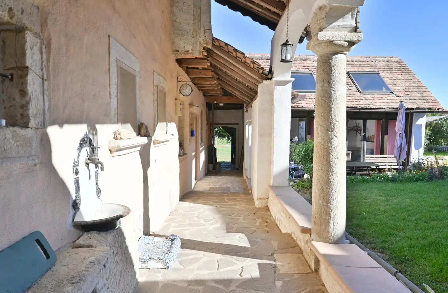 Plenty of space for new ideas – spacious estate with garden and barn in Kühnring