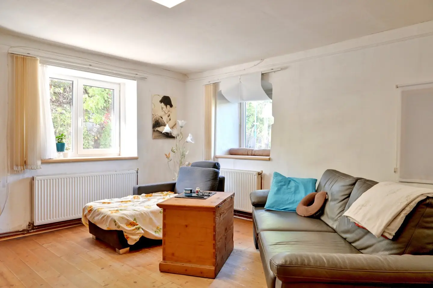 Plenty of space for new ideas – spacious estate with garden and barn in Kühnring