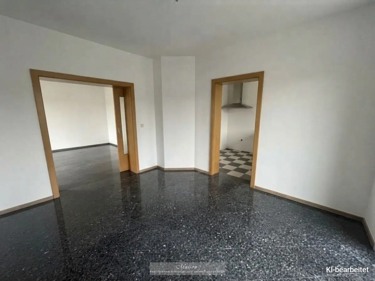 GROSSZÜGIGES EINFAMILIENHAUS - 8 ZIMMER - WINTERGARTEN; TERRASSE; POOL UND GARAGE IN WR.NEUSTADT