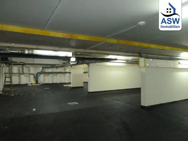 Garage parking spaces in Arnsteingasse 10