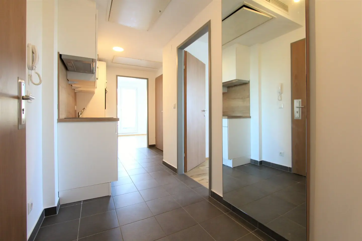 2-room attic apartment with 39 m² terrace in the 21st district