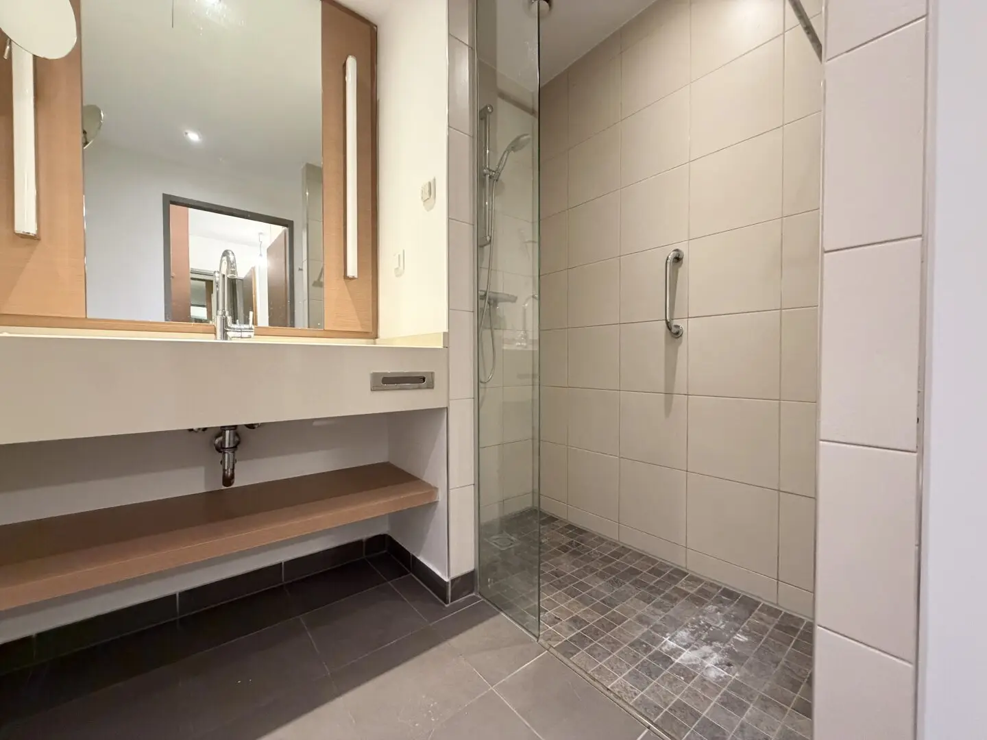 Modern 1 Room Apartment Near Floridsdorf Train Station