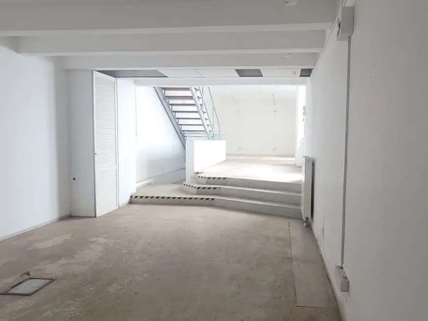 Courtyard quiet apartment with large terraces and split level layout