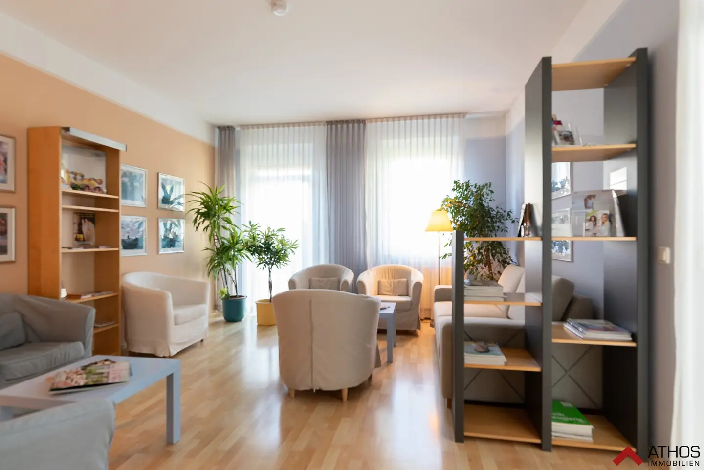 Attraktive(s) Praxis/Büro mit 2 TG-Plätzen in Wels