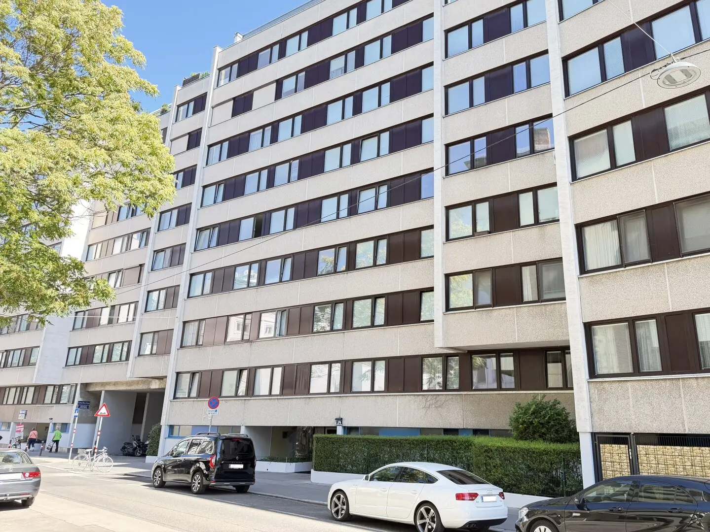 Quiet &amp; central 3-room apartment seeks new owners
