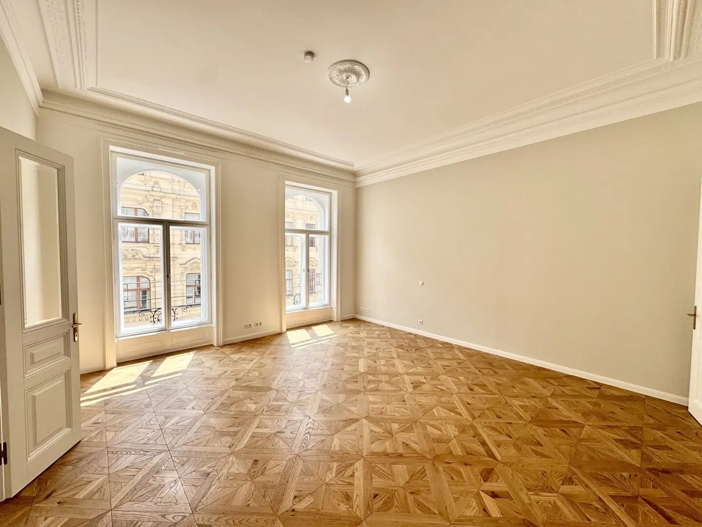 BOTSCHAFTSVIERTEL / BELVEDERE: repräsentativer Altbau - Erstbezug nach Generalsanierung