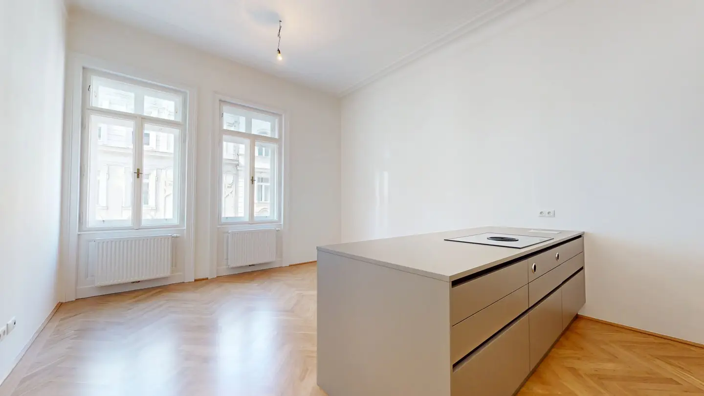 Viennese old building charm meets modern living comfort – Exclusive 5-room apartment in city center location