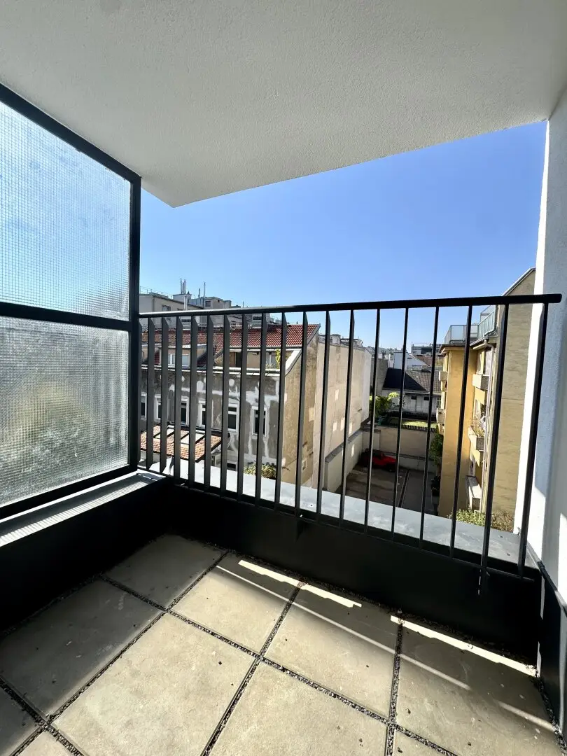Flatshare Suitable! 3-room apartment with balcony in 1120 Vienna near Meidling Station for rent