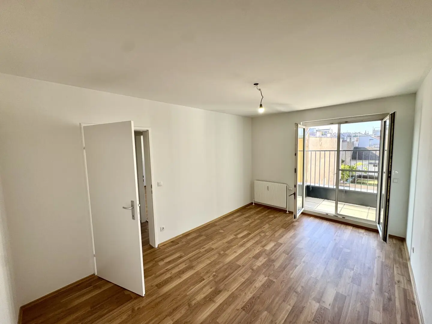 Flatshare Suitable! 3-room apartment with balcony in 1120 Vienna near Meidling Station for rent