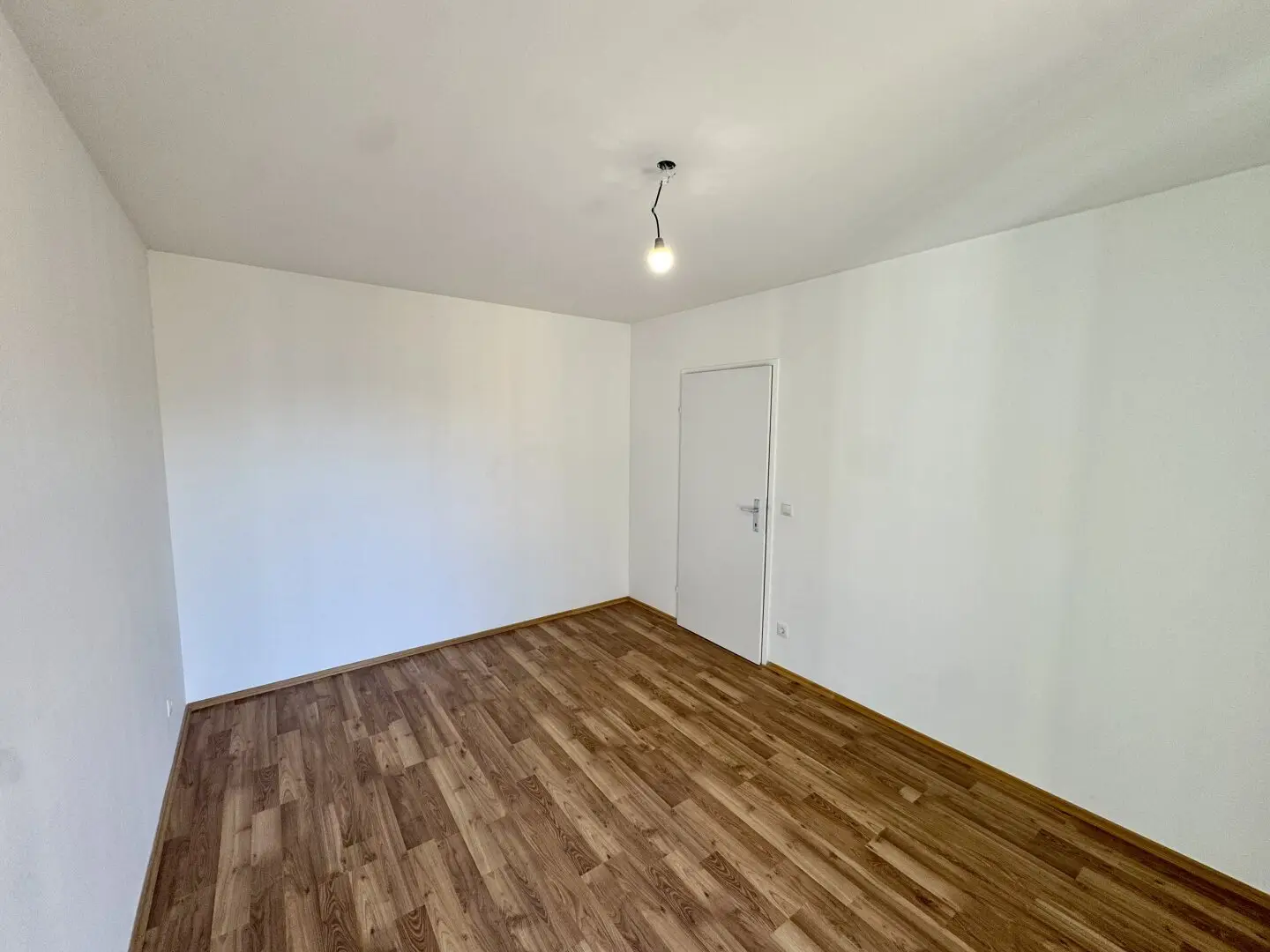 Flatshare Suitable! 3-room apartment with balcony in 1120 Vienna near Meidling Station for rent