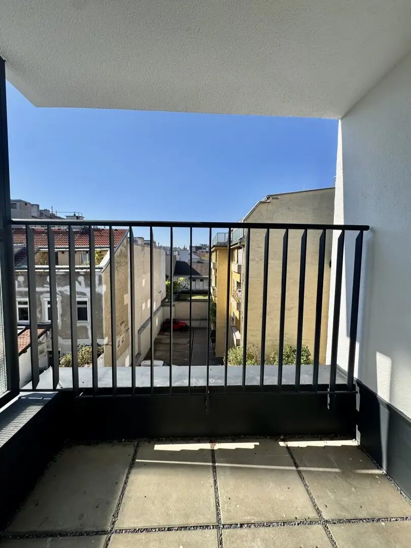 Flatshare Suitable! 3-room apartment with balcony in 1120 Vienna near Meidling Station for rent