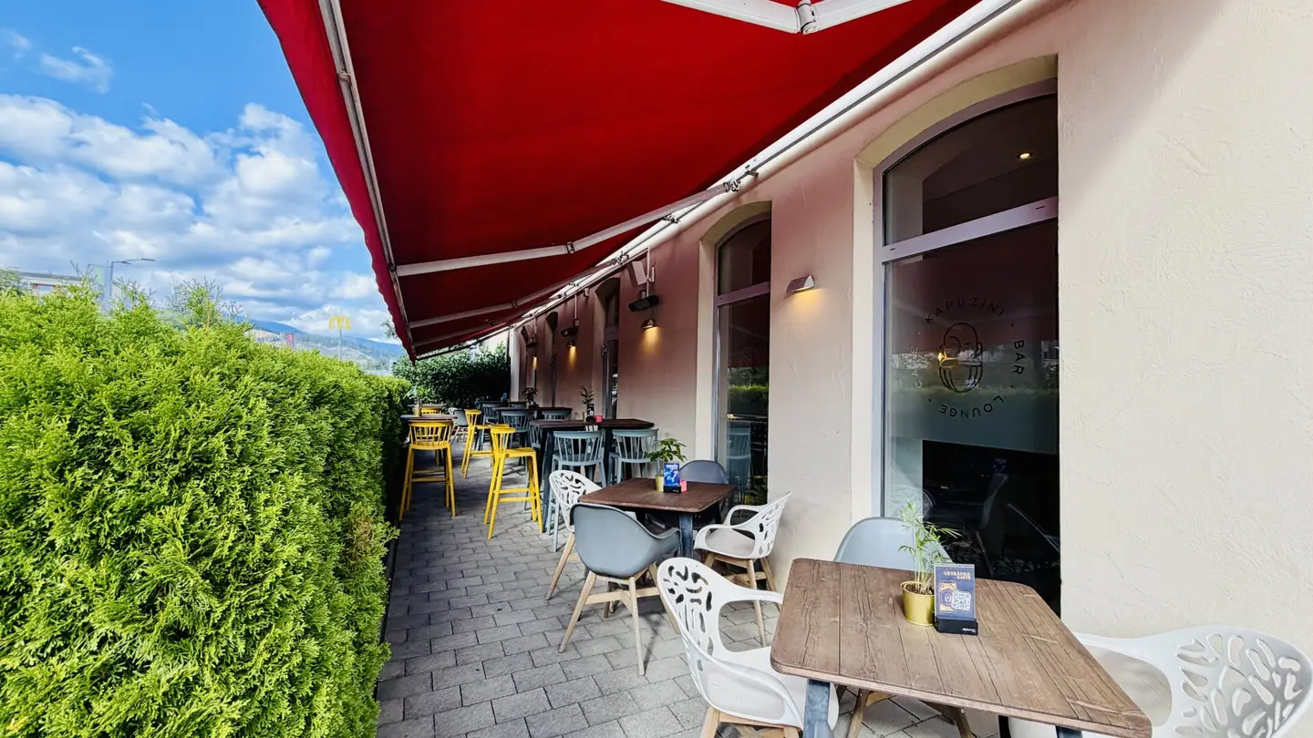 Knittelfeld: Bekannter Gastronomiebetrieb mit modernem Apartment in zentraler Innenstadtlage