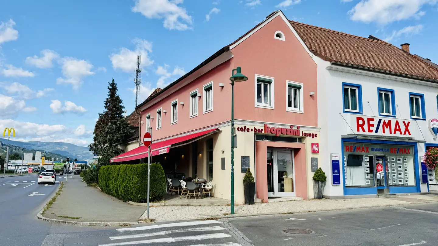 Knittelfeld: Bekannter Gastronomiebetrieb mit modernem Apartment in zentraler Innenstadtlage