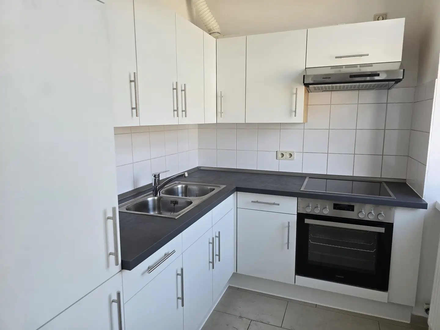 Newly renovated Garçonnière with excellent transport connections