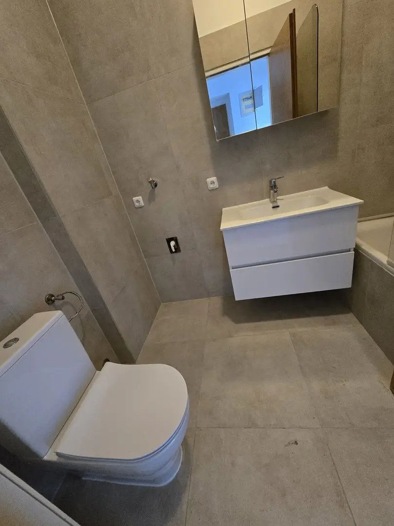 Newly renovated Garçonnière with excellent transport connections