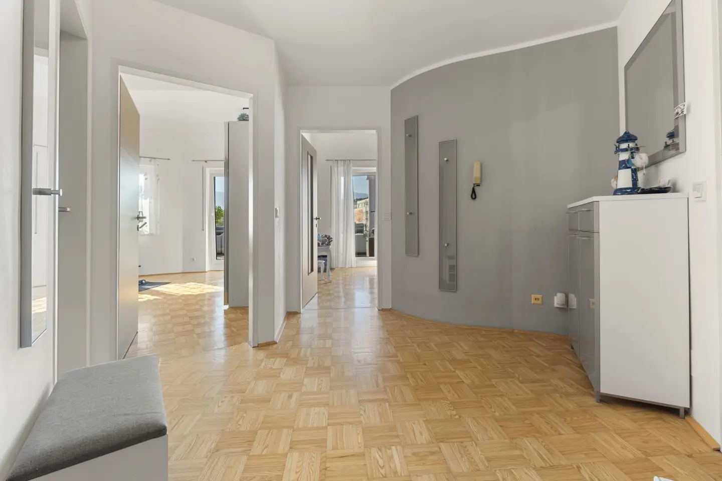 Außergewöhnliche Maisonette in Viktring | 3 SZ | Dachterrasse | TG-Stellplatz | besondere Architektur