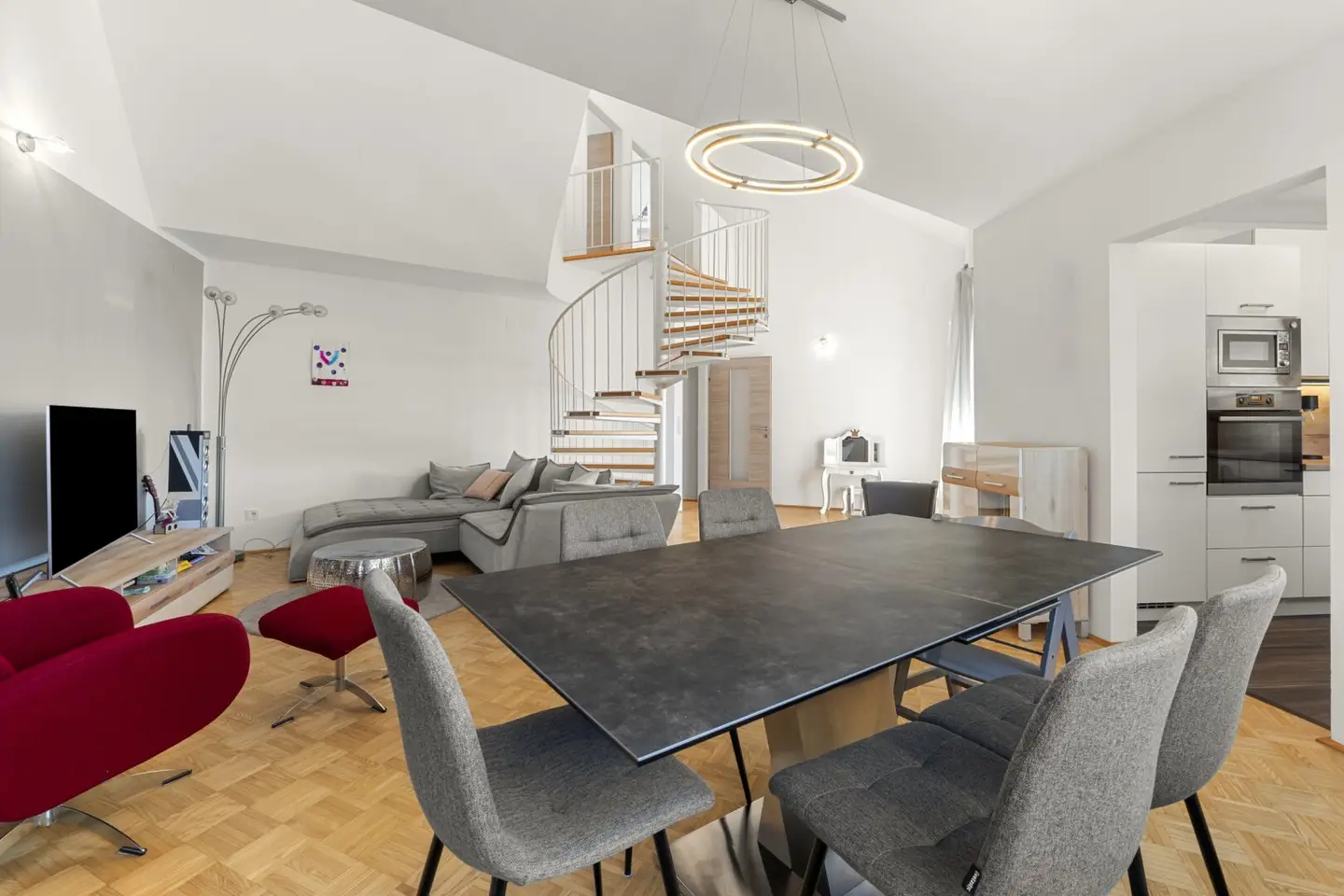 Außergewöhnliche Maisonette in Viktring | 3 SZ | Dachterrasse | TG-Stellplatz | besondere Architektur