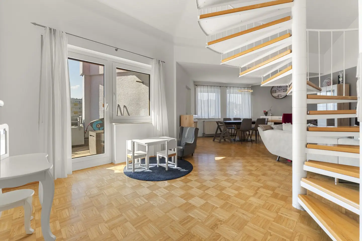 Außergewöhnliche Maisonette in Viktring | 3 SZ | Dachterrasse | TG-Stellplatz | besondere Architektur