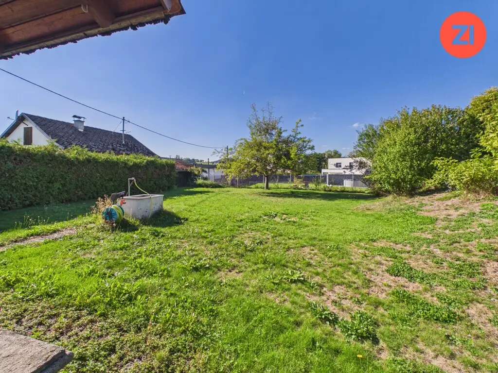 Renovierte Familienwohnung mit Garten und Garage
