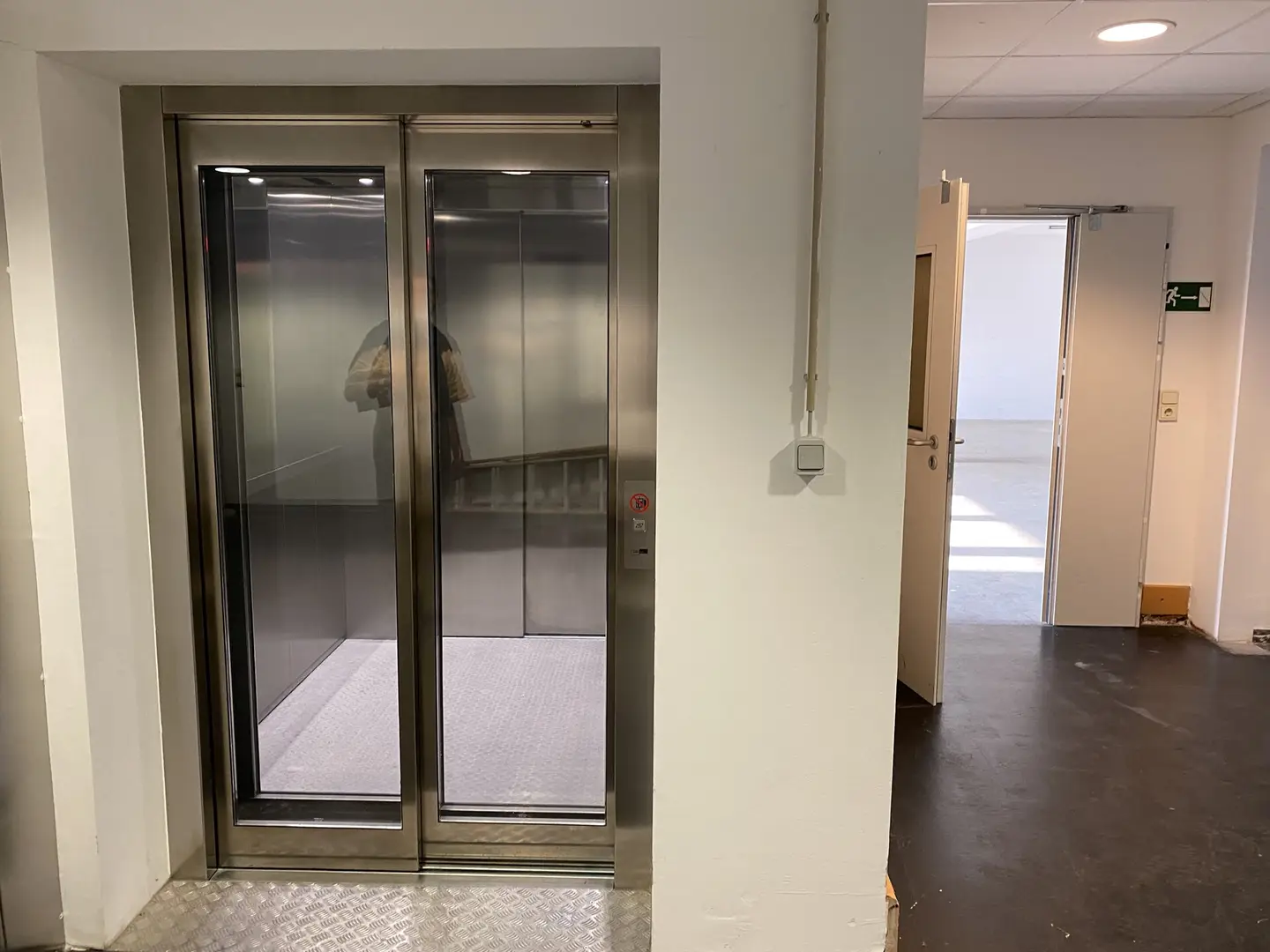 Well connected apartment step free with parking spaces