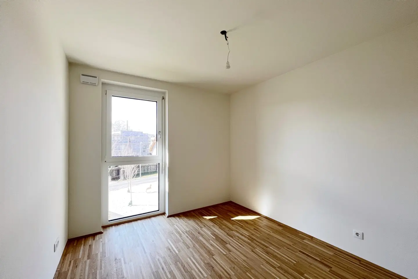 Lichtdurchflutete Wohnung mit Balkon in Jakomini Verde