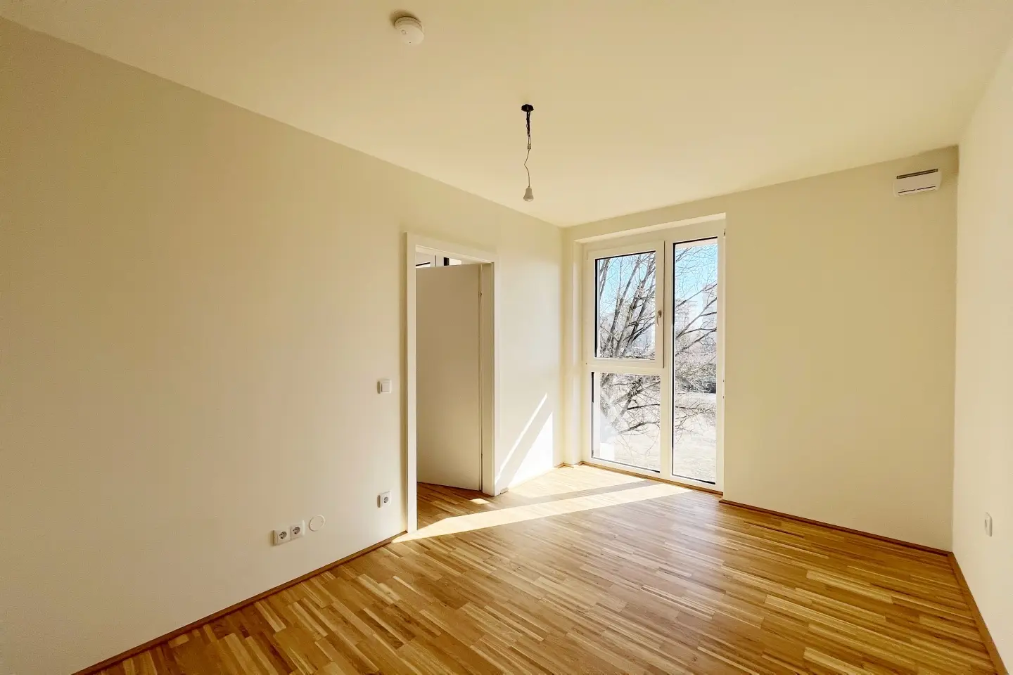 Lichtdurchflutete Wohnung mit Balkon und Fußbodenheizung