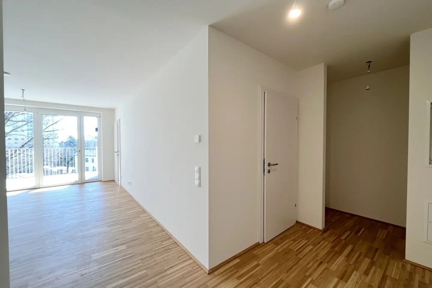 Lichtdurchflutete Wohnung mit Balkon und Fußbodenheizung