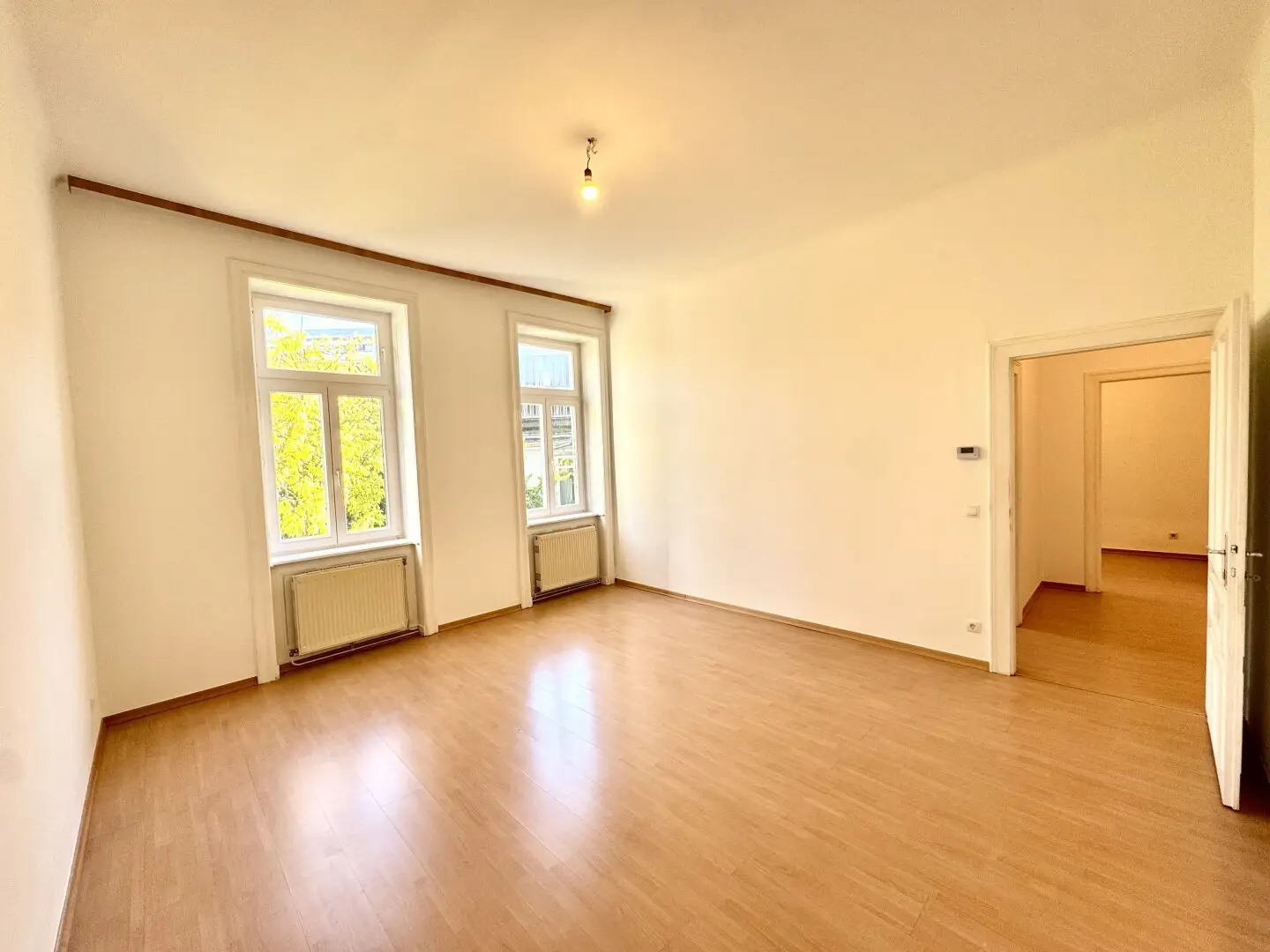 NEW! Absolute quiet location! Renovated 1.5 room apartment! Entirely facing the courtyard!
